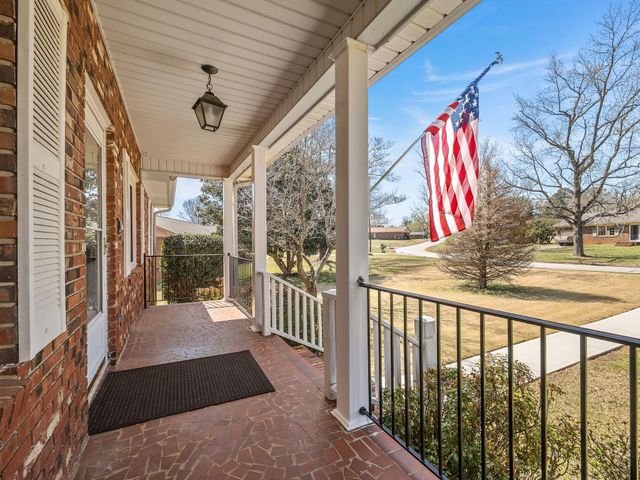 404 Shamrock Dr, Boiling Springs, SC 29316