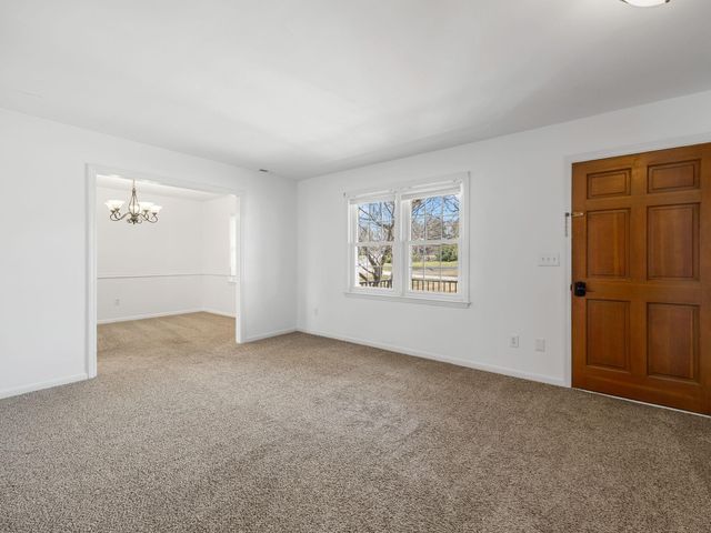 404 Shamrock Dr, Boiling Springs, SC 29316