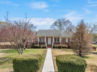 404 Shamrock Dr, Boiling Springs, SC 29316