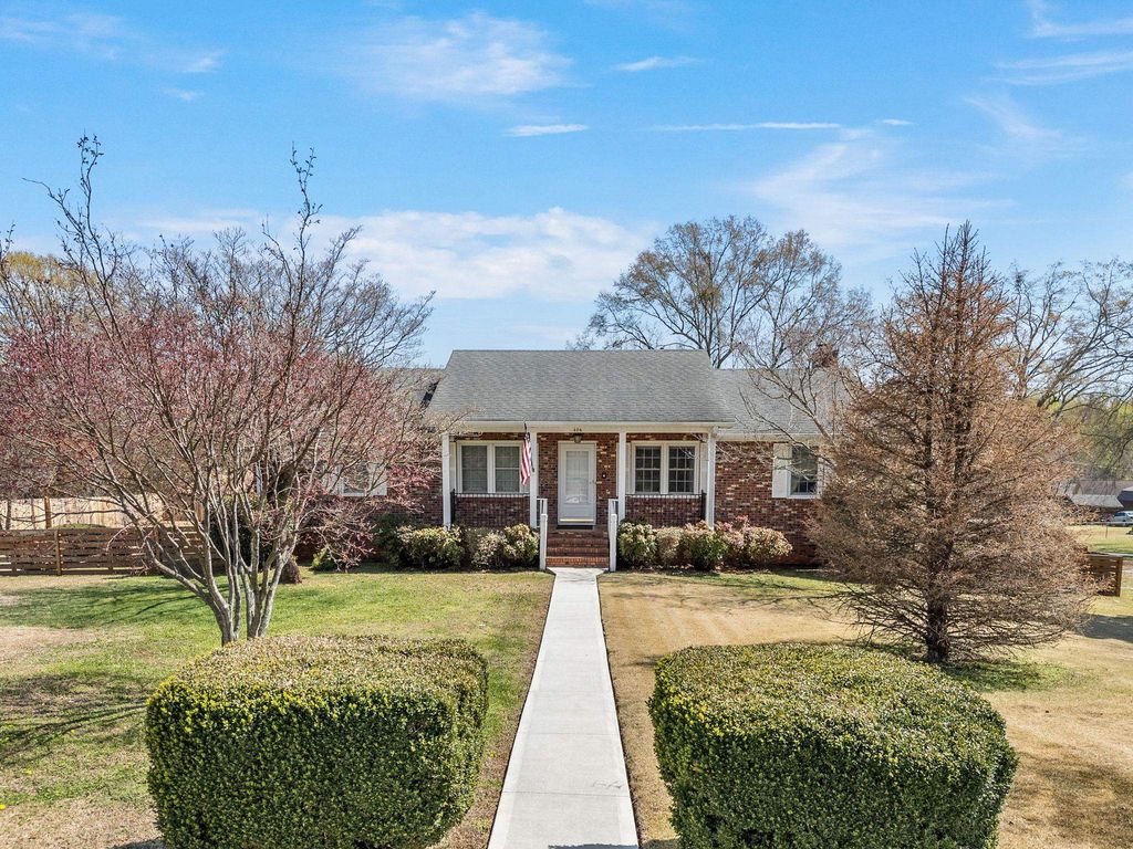 404 Shamrock Dr, Boiling Springs, SC 29316