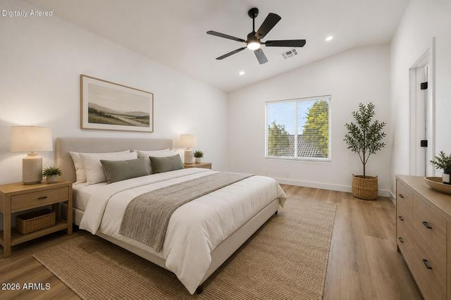 916 E HARWELL Road, Phoenix, AZ 85042