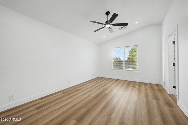 916 E HARWELL Road, Phoenix, AZ 85042