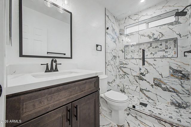 916 E HARWELL Road, Phoenix, AZ 85042