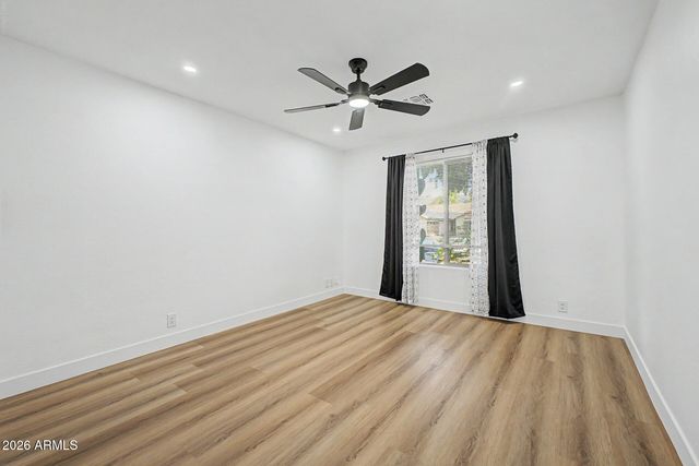 916 E HARWELL Road, Phoenix, AZ 85042