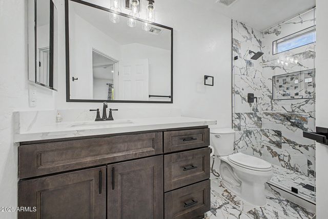 916 E HARWELL Road, Phoenix, AZ 85042