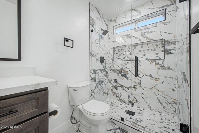 916 E HARWELL Road, Phoenix, AZ 85042