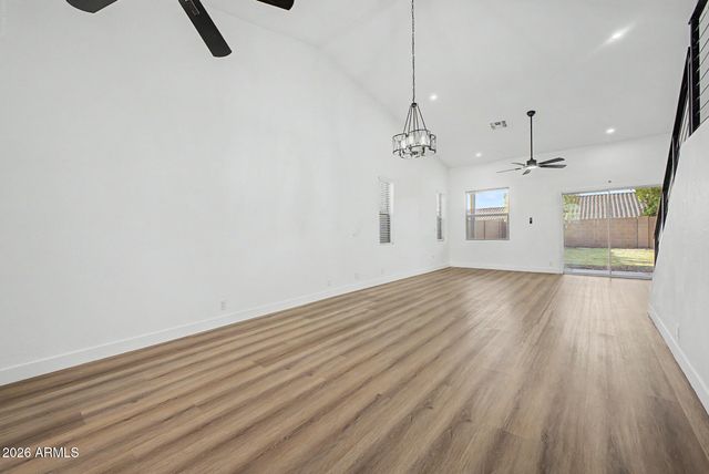 916 E HARWELL Road, Phoenix, AZ 85042