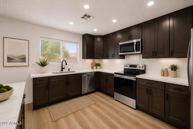916 E HARWELL Road, Phoenix, AZ 85042