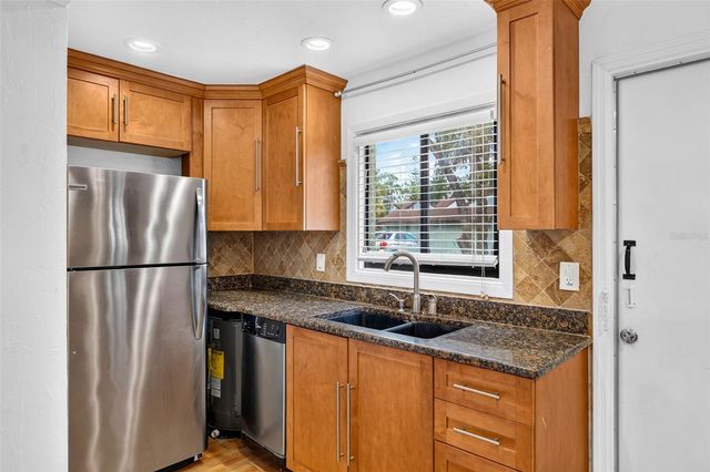 5627 ASHLEY OAKS DRIVE 2, Tampa, FL 33617