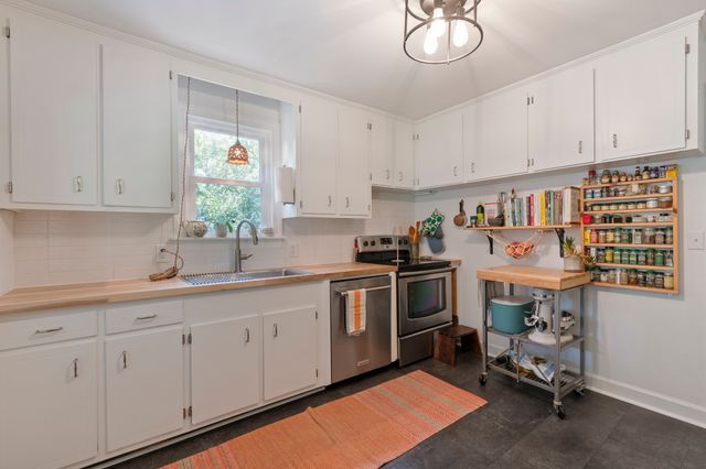 223 Graylynn Dr, Nashville, TN 37214