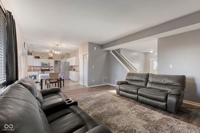 6212 N Woods Edge Drive, Mccordsville, IN 46055