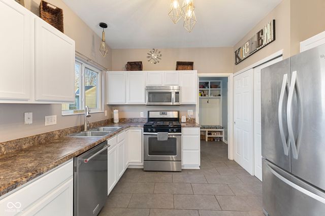 6212 N Woods Edge Drive, Mccordsville, IN 46055