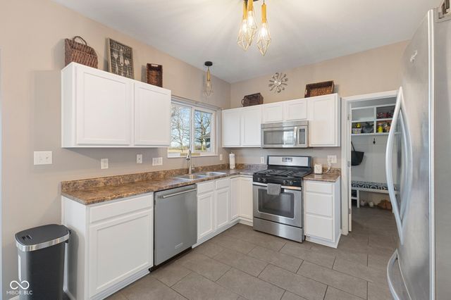 6212 N Woods Edge Drive, Mccordsville, IN 46055