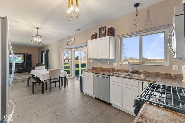 6212 N Woods Edge Drive, Mccordsville, IN 46055