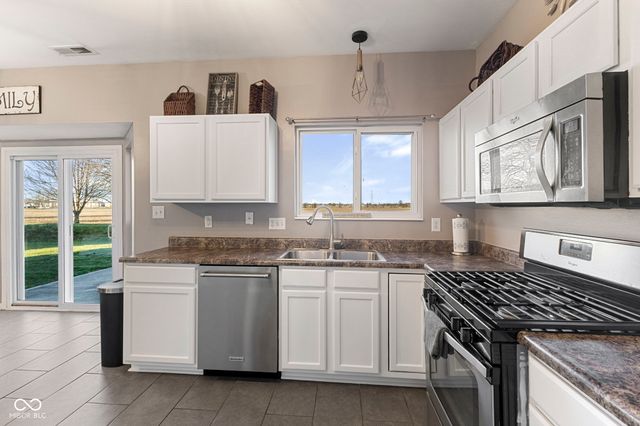 6212 N Woods Edge Drive, Mccordsville, IN 46055