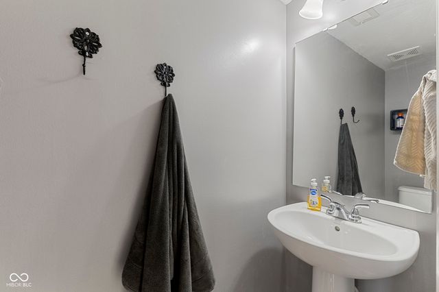 6212 N Woods Edge Drive, Mccordsville, IN 46055