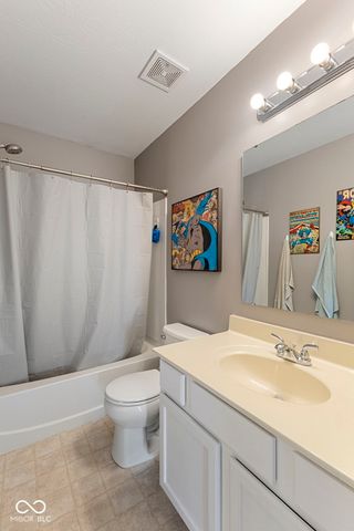 6212 N Woods Edge Drive, Mccordsville, IN 46055