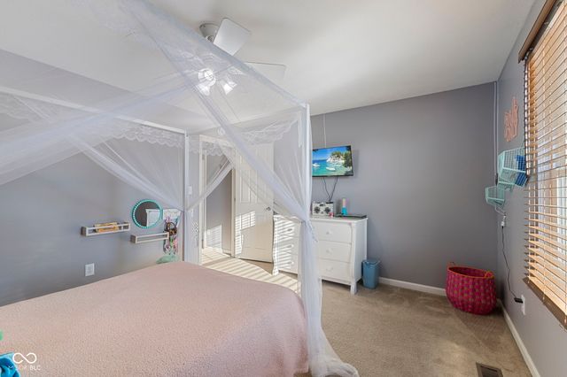 6212 N Woods Edge Drive, Mccordsville, IN 46055