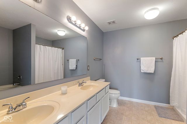 6212 N Woods Edge Drive, Mccordsville, IN 46055