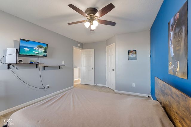 6212 N Woods Edge Drive, Mccordsville, IN 46055