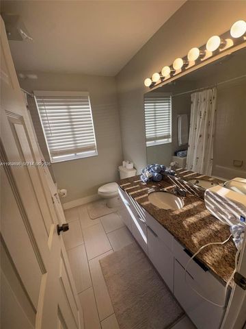 4520 NW 52nd St, Coconut Creek, FL 33073