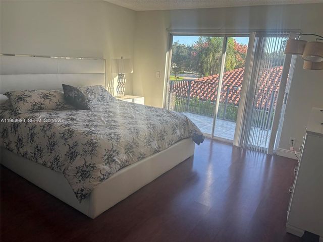 4520 NW 52nd St, Coconut Creek, FL 33073