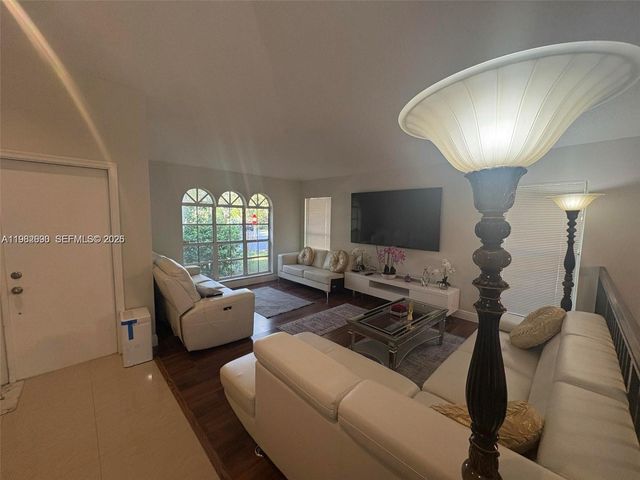 4520 NW 52nd St, Coconut Creek, FL 33073