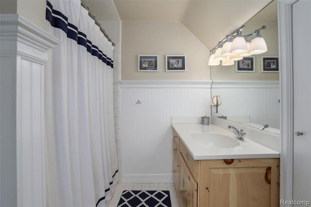 4200 Surrey Cross, Bloomfield Hills, MI 48301