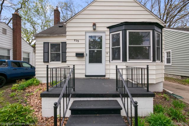 235 Flowerdale Street, Ferndale, MI 48220