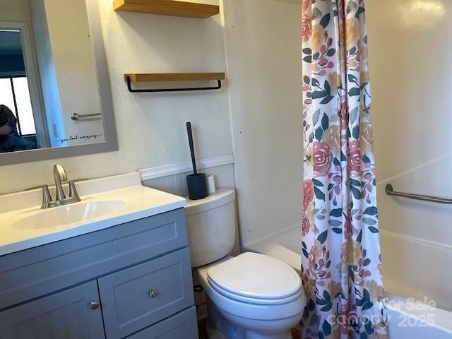 11 Lake Drive B4, Laurel Park, NC 28739