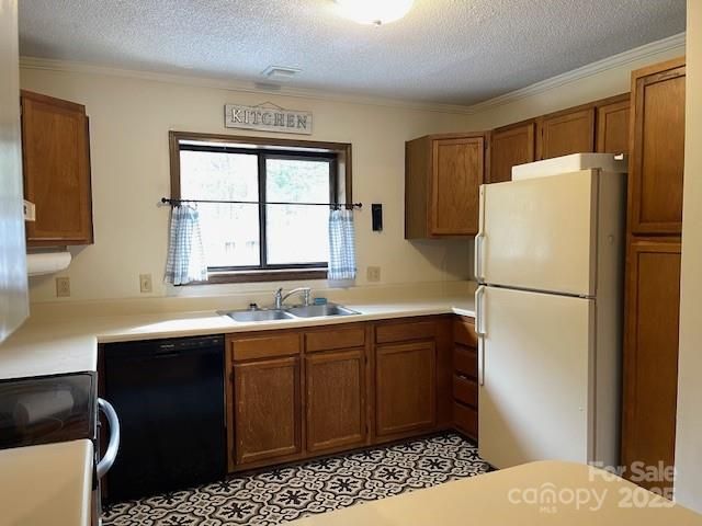 11 Lake Drive B4, Laurel Park, NC 28739