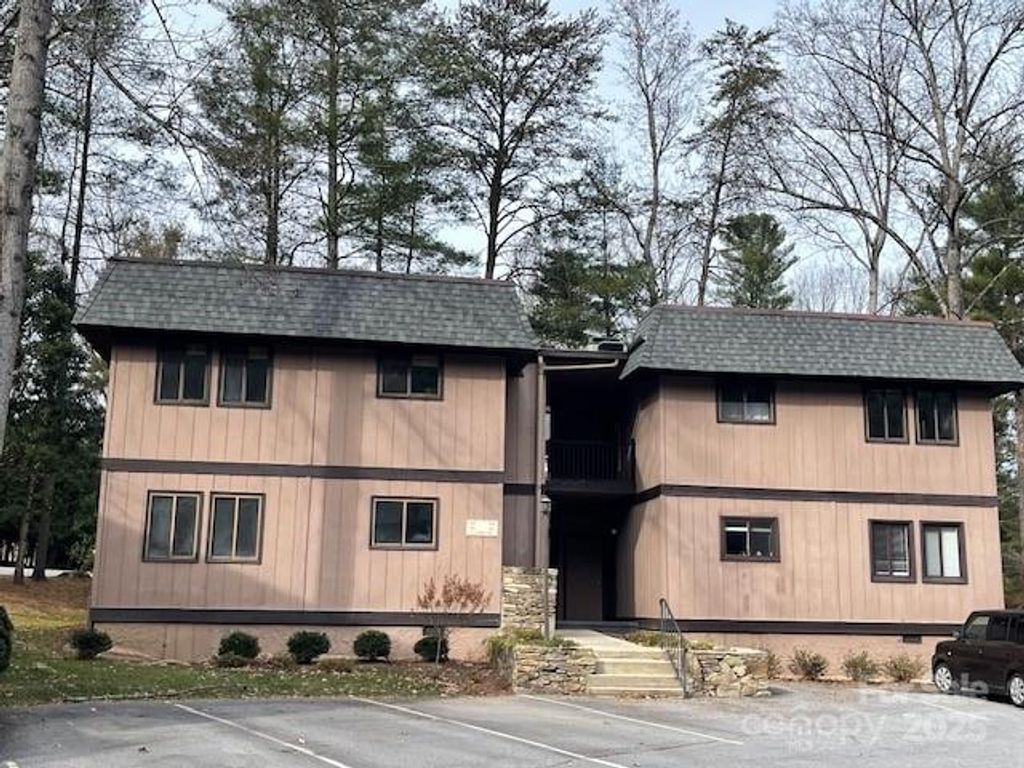 11 Lake Drive B4, Laurel Park, NC 28739