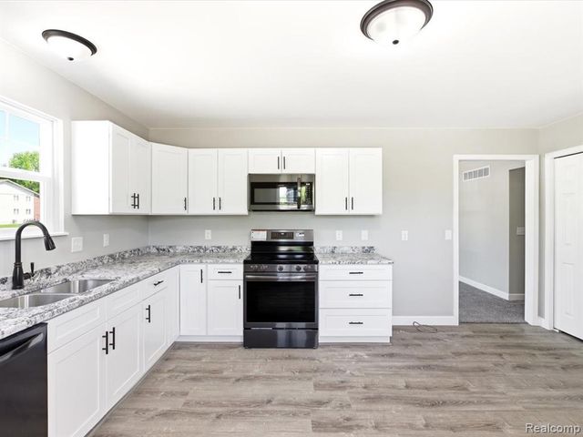 2971 Beach Road, Port Huron, MI 48060