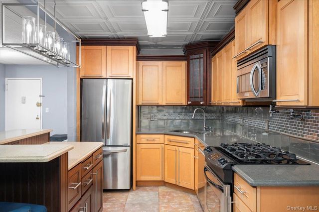 480 Halstead Avenue 5M, Harrison, NY 10528