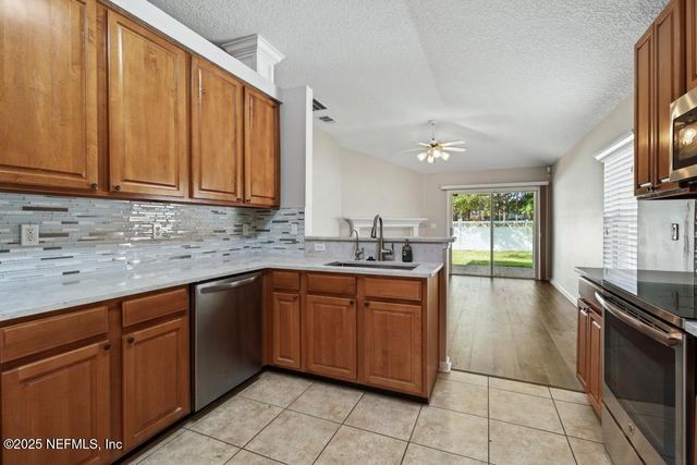 1727 CANOPY OAKS Drive, Orange Park, FL 32065