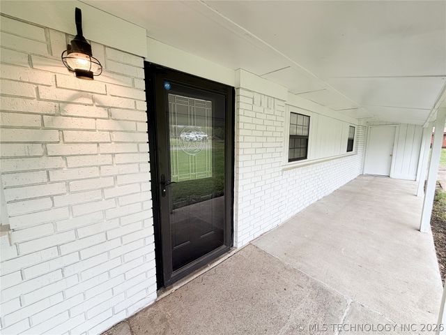 14221 N Grace Hudlen Road, Hulbert, OK 74441