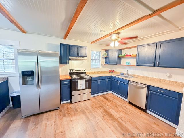 14221 N Grace Hudlen Road, Hulbert, OK 74441