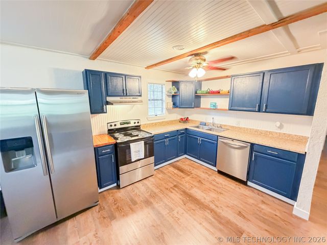14221 N Grace Hudlen Road, Hulbert, OK 74441