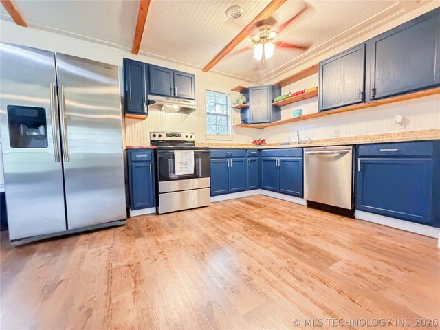 14221 N Grace Hudlen Road, Hulbert, OK 74441