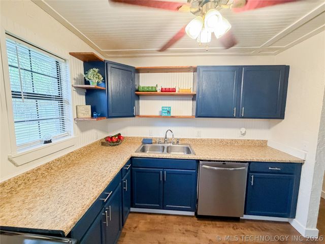 14221 N Grace Hudlen Road, Hulbert, OK 74441
