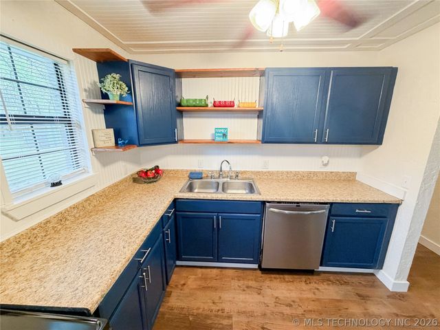 14221 N Grace Hudlen Road, Hulbert, OK 74441