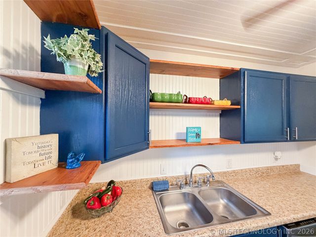 14221 N Grace Hudlen Road, Hulbert, OK 74441