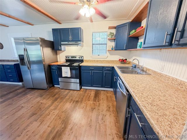 14221 N Grace Hudlen Road, Hulbert, OK 74441