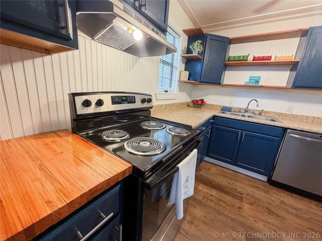 14221 N Grace Hudlen Road, Hulbert, OK 74441