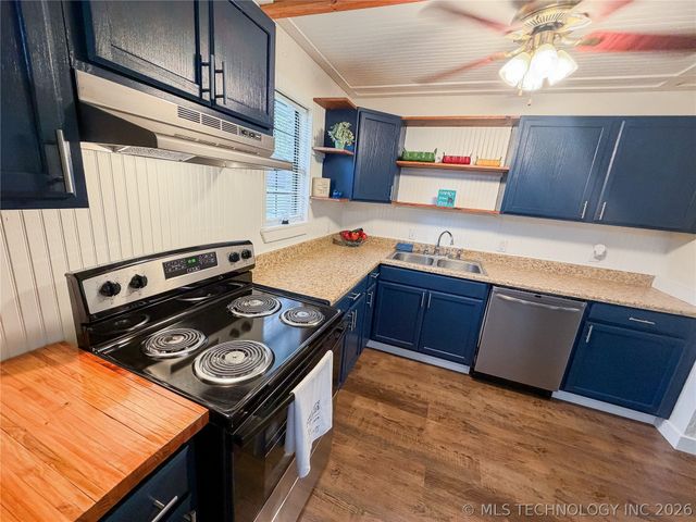 14221 N Grace Hudlen Road, Hulbert, OK 74441