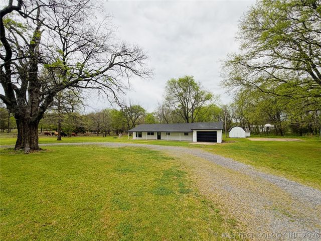 14221 N Grace Hudlen Road, Hulbert, OK 74441