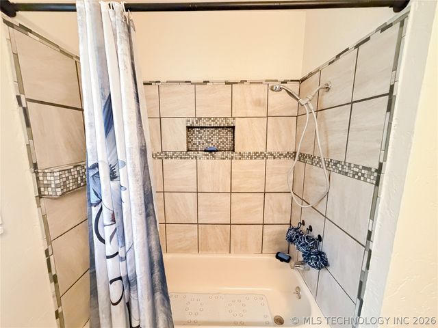 14221 N Grace Hudlen Road, Hulbert, OK 74441