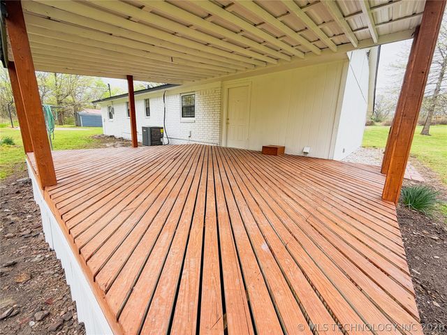 14221 N Grace Hudlen Road, Hulbert, OK 74441