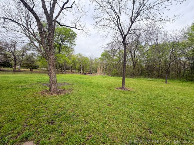 14221 N Grace Hudlen Road, Hulbert, OK 74441