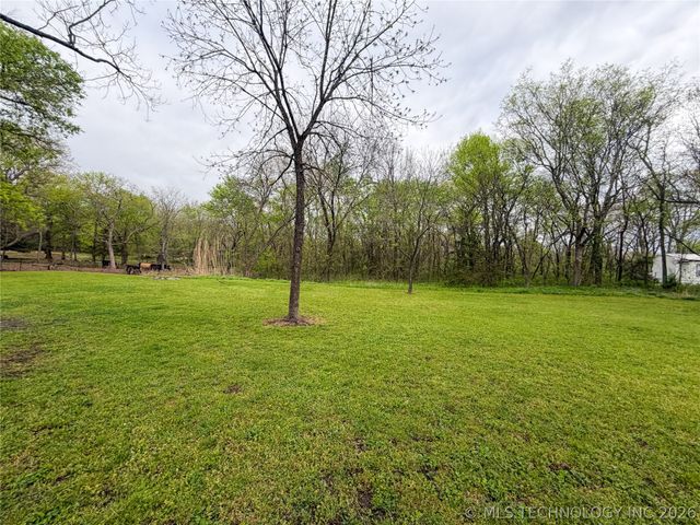 14221 N Grace Hudlen Road, Hulbert, OK 74441